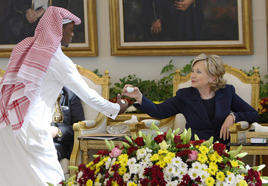 Wikileaks: la fondation Clinton confirme un don d'1 million de dollars du Qatar.