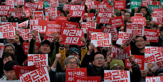 Corée du Sud : des milliers de manifestants réclament la démission de leur présidente