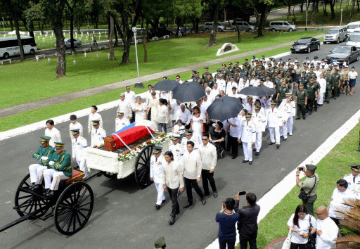 Philippines: l'ex-dictateur Marcos enterré en héros