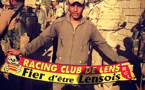 Un soldat irakien pose avec une écharpe du RC Lens, la photo qui intrigue les réseaux sociaux