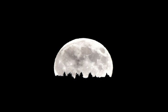Des milliers d'enthousiastes se préparent à observer la «super Lune».