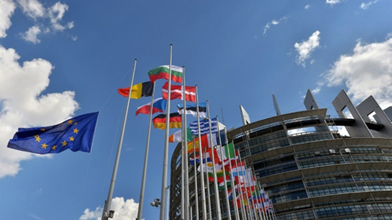 Le Parlement européen demande le gel des négociations d'adhésion avec la Turquie.