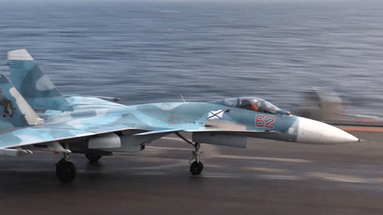 Un chasseur russe s’écrase en mer en tentant d’atterrir sur le porte-avions Amiral Kouznetsov

