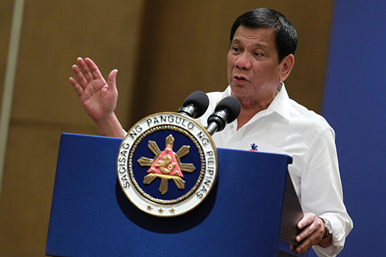 Le président philippin: Au revoir l’Amérique, on n’a pas besoin de votre argent!