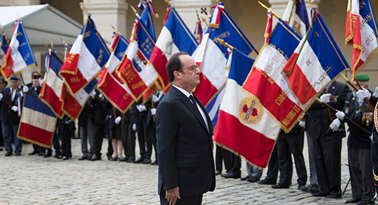 Le renoncement de François Hollande.