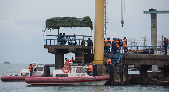 La première boîte noire de l'avion russe Tu-154 retrouvée en mer Noire.