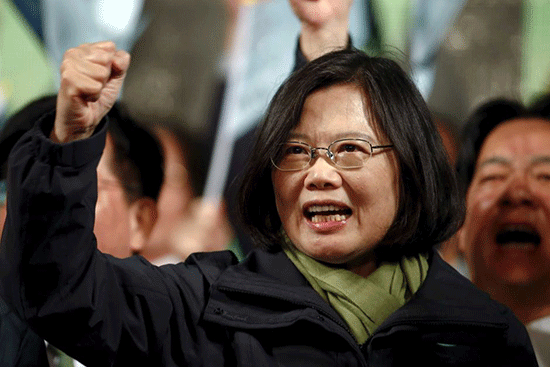 Tsai : Taïwan ne pliera pas face aux intimidations de Pékin