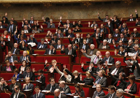 Les députés français votent l’inscription de la déchéance de nationalité dans la Constitution