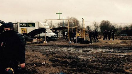 Migrants de Calais: une église et une mosquée de la «jungle» détruites 