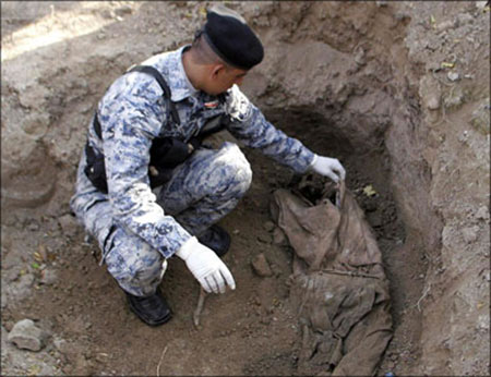  
L’armée irakienne découvre un charnier à Ramadi