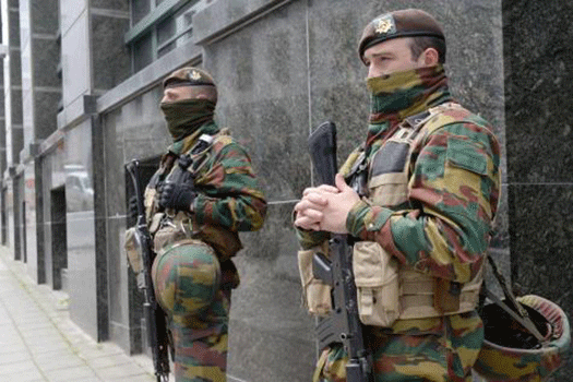 Nouvelles interpellations à Bruxelles, la police toujours en état d’alerte