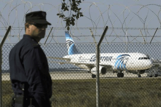 Vol d’Egypt Air détourné : tous les passagers libérés sauf 4 étrangers et les membres de l’équipage