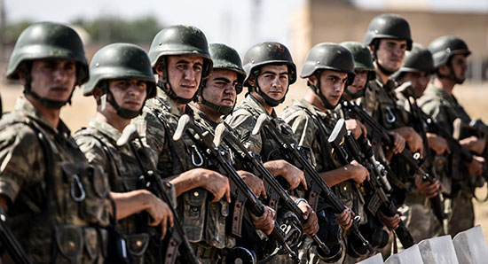 Des officiers turcs recrutent des terroristes en Syrie.