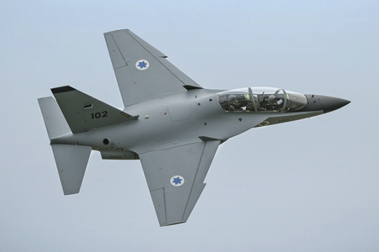 L'armée de l'air escorte à «Tel-Aviv» un avion qui ne s'est pas identifié