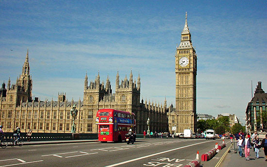 GB: Big Ben réduite au silence pendant plusieurs mois.