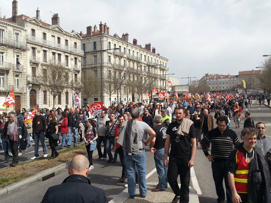 100 interpellations et 13 CRS blessés dans les manifestations contre la Loi Travail