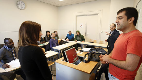 Suisse: des élèves musulmans dispensés de serrer la main de leur enseignante
