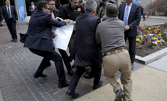Washington : les gardes du corps d’Erdogan agressent des opposants et des journalistes