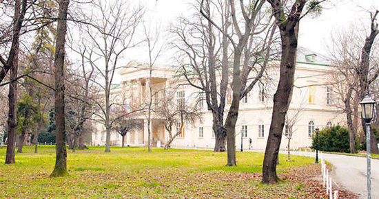 Fabius a vendu en catimini un joyau français au Qatar !