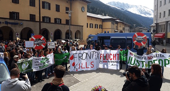 Manifestants pro-migrants : «arrêtez les guerres, pas les gens !»