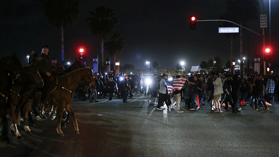 Californie: violentes protestations devant un rassemblement de Donald Trump