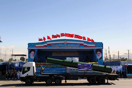 L’Iran dévoile une partie du système anti-missile S-300 russe lors d’un défilé
