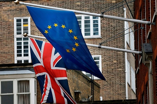 Les Européens plutôt pour le maintien du Royaume-Uni dans l'UE (sondage).