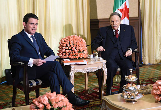 A Alger, Valls joue l’apaisement dans une visite boycottée par des médias français
