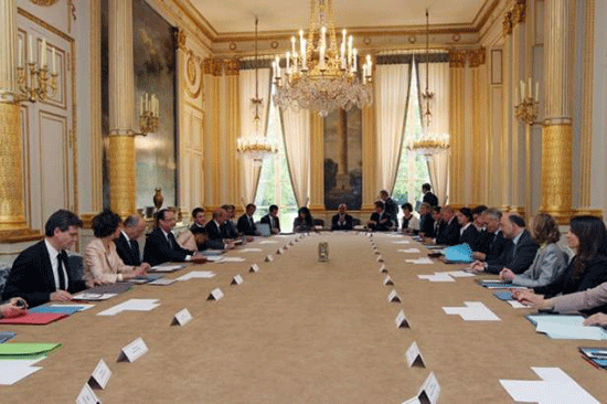 Loi travail: un conseil des ministres convoqué à 14H30 pour un éventuel recours au 49.3