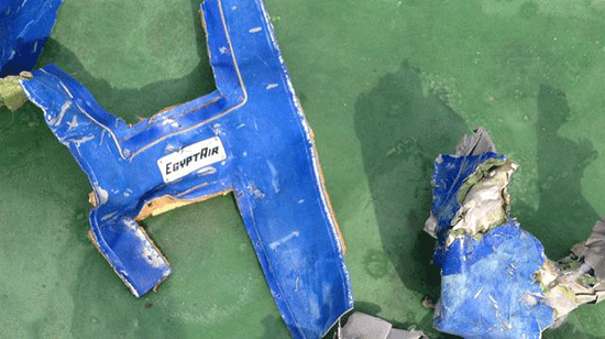 Vol EgyptAir: les débris laissent penser à une puissante déflagration à bord