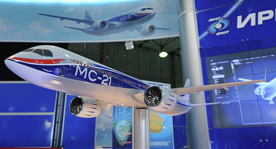 La Russie présente son moyen-courrier MC-21, concurrent d'Airbus et Boeing.