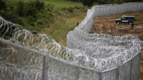Bulgarie: une milice de civils en armes traque les migrants le long des frontières