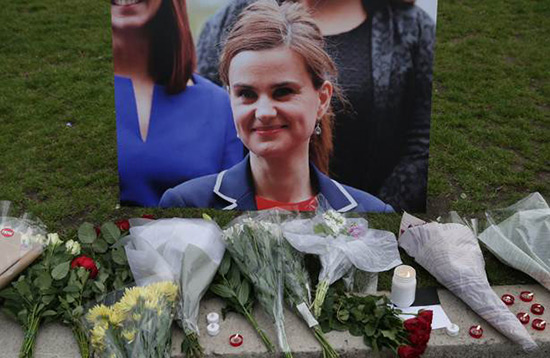 GB: meurtre d’une députée pro-UE, la campagne du référendum tourne au drame.