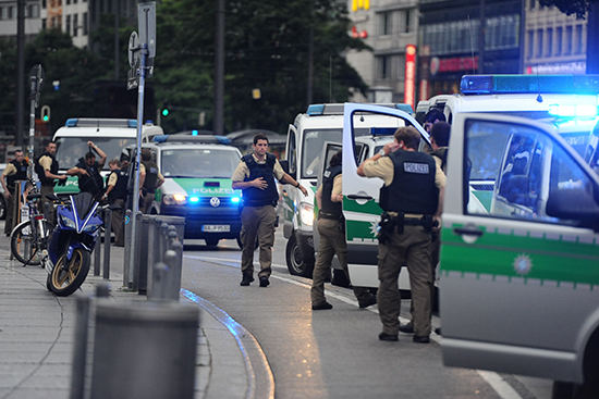 Allemagne: fusillade meurtrière dans un centre commercial à Munich, neuf morts