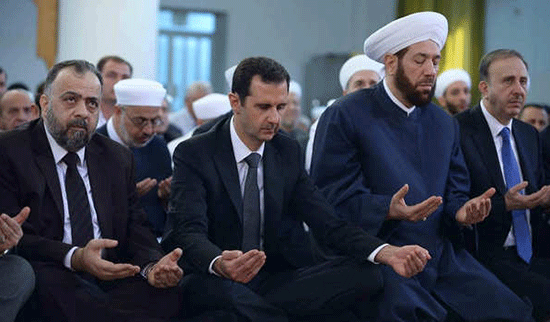 Assad effectue la prière de la fête d’al-Fitr à la mosquée al-Safa à Homs