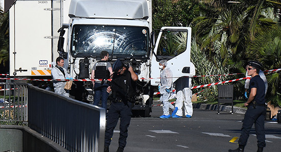 Attentat de Nice: «L’enquête avance» mais «les liens entre le tueur et Daech pas encore établis»