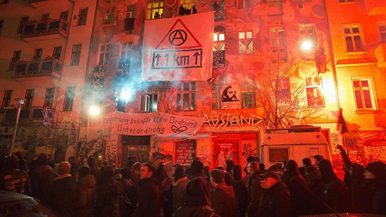 Berlin: une manifestation violente contre l'expulsion de squatteurs