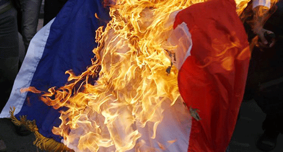 Campagne anti-française en Libye due au «double jeu» de Paris 