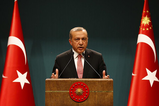 Turquie: Erdogan instaure l'état d'urgence et intensifie la purge.