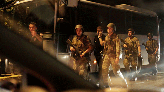 Turquie: l'UE observe avec inquiétude l'instauration de l'état d'urgence
