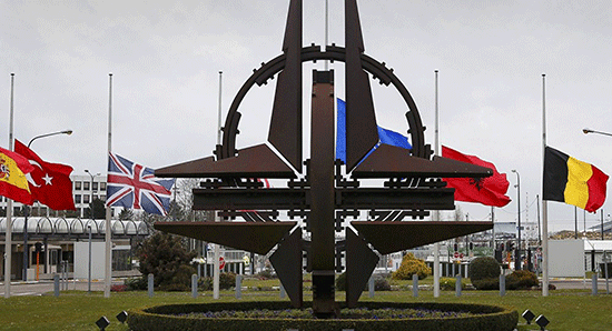 Russie: l'OTAN invoque des «intentions agressives», Londres appelle à rouvrir le dialogue avec Moscou