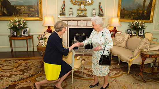 GB: Theresa May investie, les Européens veulent rapidement négocier avec Londres.