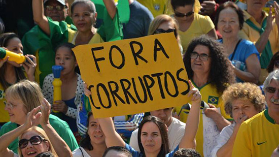 Brésil: manifestations pour et contre Rousseff à cinq jours des JO.