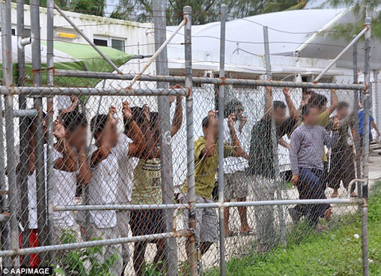 Australie: Des centaines de cas d'abus dans un camp de réfugiés