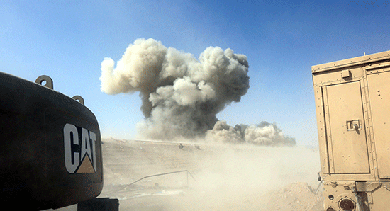 L’aviation irakienne détruit un convoi de 30 camions-citernes de «Daech»

