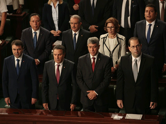 Tunisie: promis à de lourds défis, le gouvernement d’union obtient la confiance