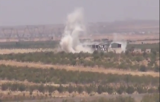 L’armée syrienne attaque les terroristes au nord de Hama.