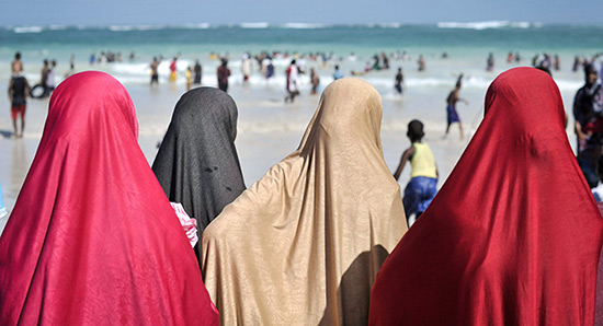 Affaire «burkini»: #MusulmanDiscret sort de l’ombre sur les réseaux sociaux
