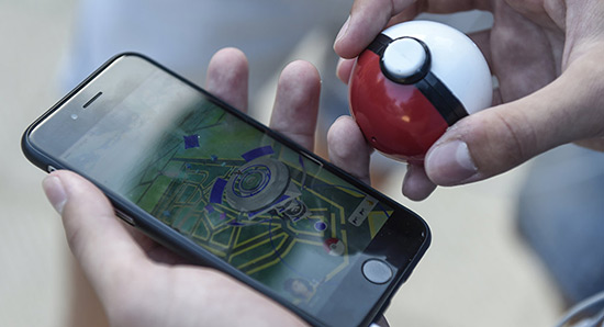 Des villes françaises attirent des touristes avec le Pokébus et le Pokétrain.