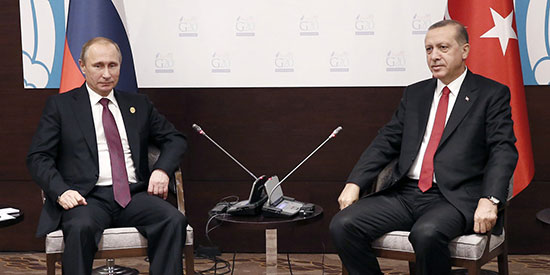Erdogan en Russie pour relancer ses relations avec Poutine